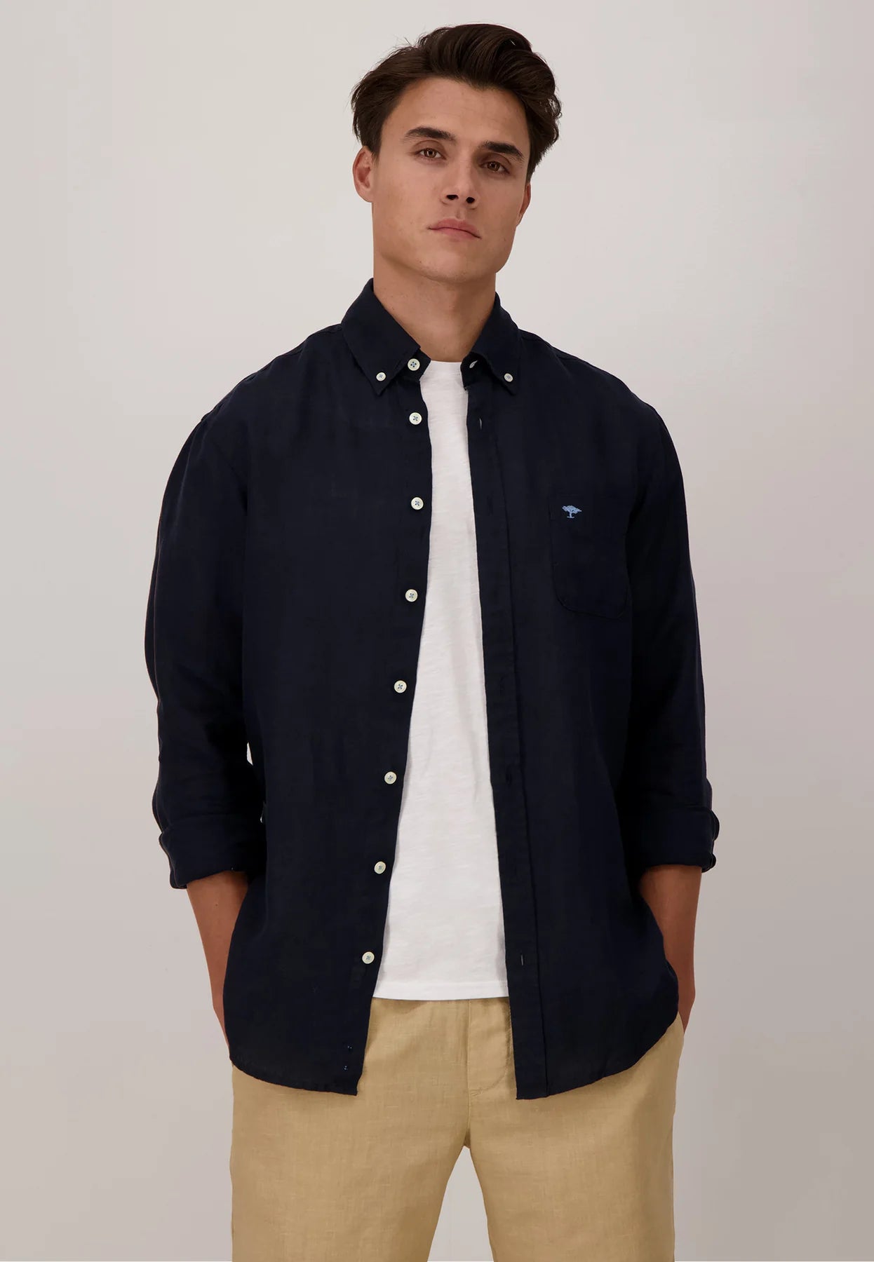 A Model wearing Fynch-Hatton Pure Linen Button Down Collar Long Sleeve Shirt Navy 
