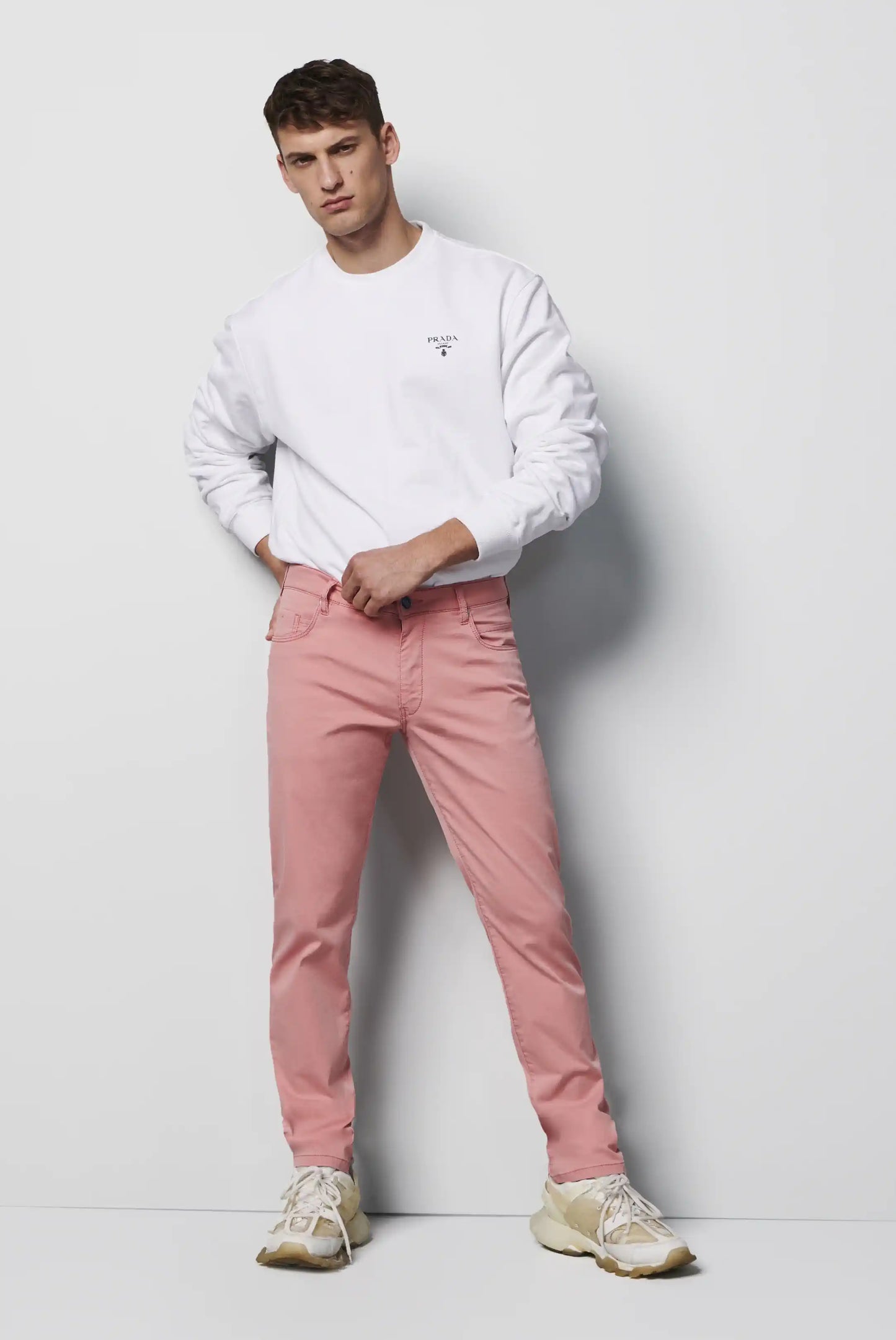 Model wearing Meyer M5 Super Stretch Jeans Pink